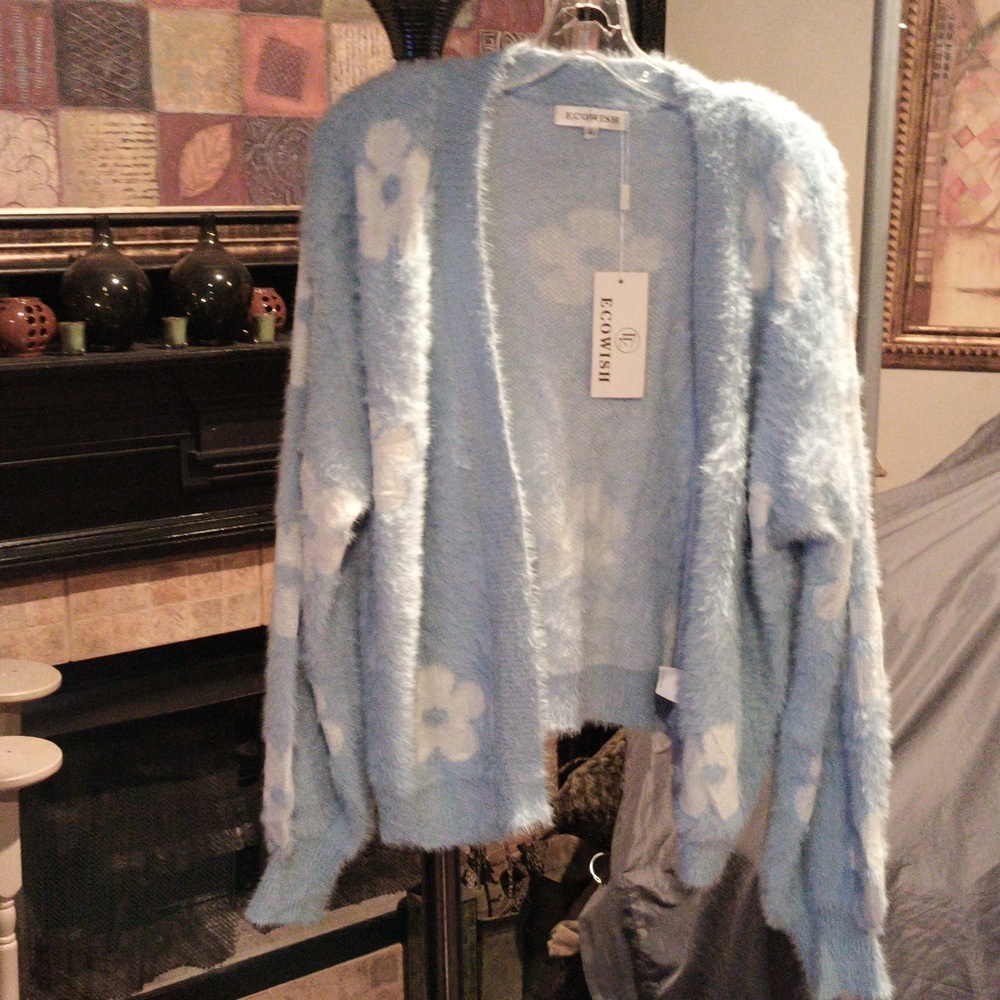 FINAL PRICE NWT Ecowish Fuzzy Powder Blue w White Floral Print Cardigan Lg